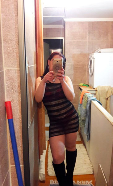 Sexy ejecutiva portada Linda escort madura en baño